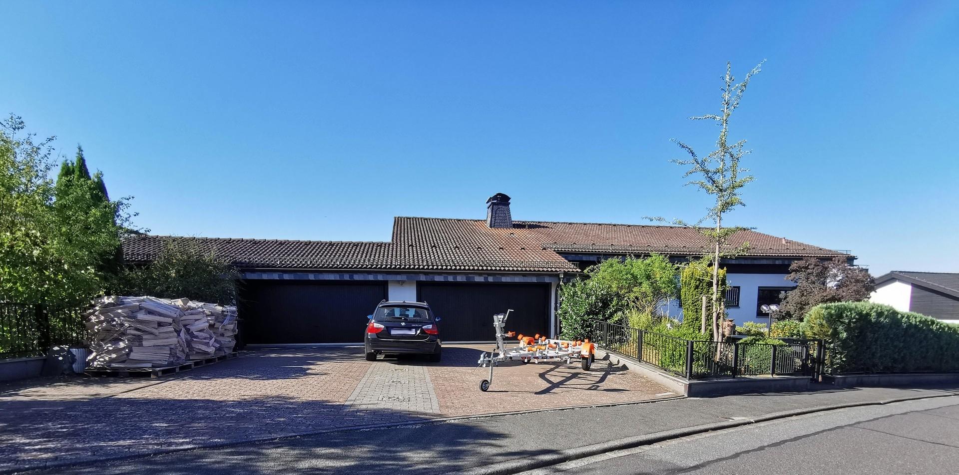 Nordansicht: 2 Doppelgaragen