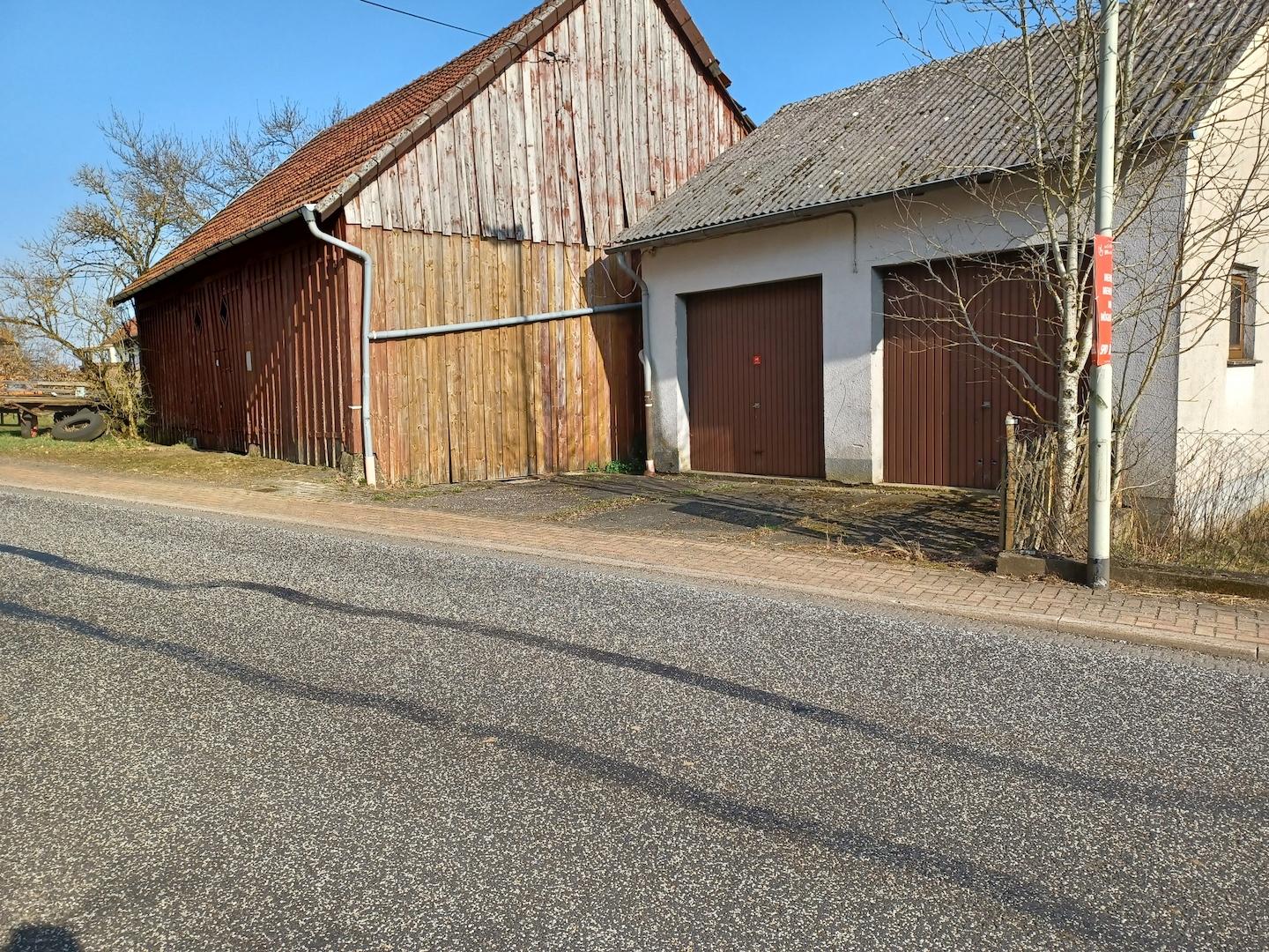 Maschinenhalle und Doppelgarage