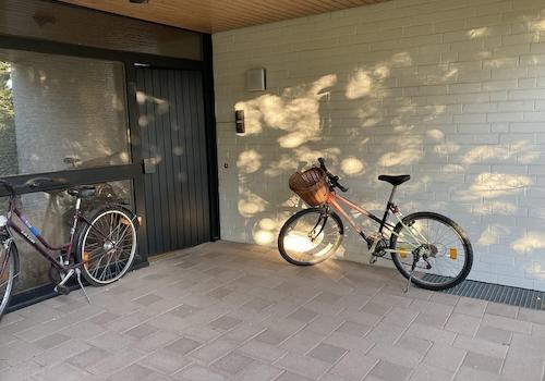 überdachter Eingang