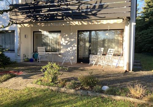 vordere Terrasse am Wohnzimmer