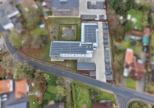 Grundstück mit Parkplätzen