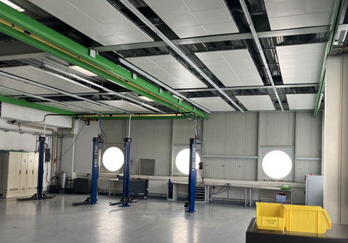 Werkstatt mit Hebebühnen