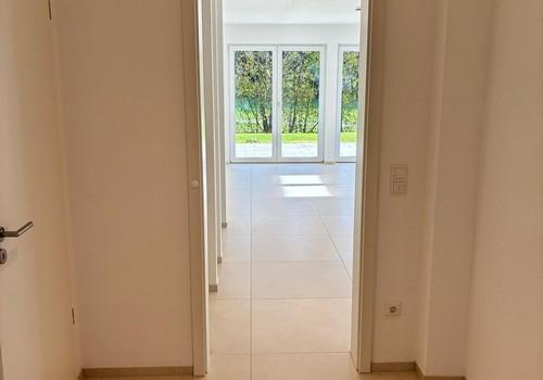 lichtdurchfluteter Eingang