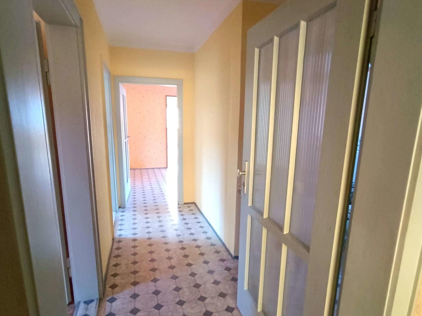 2143 - C - Flur Wohnung