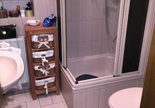 Duschbad mit WC und Waschtisch