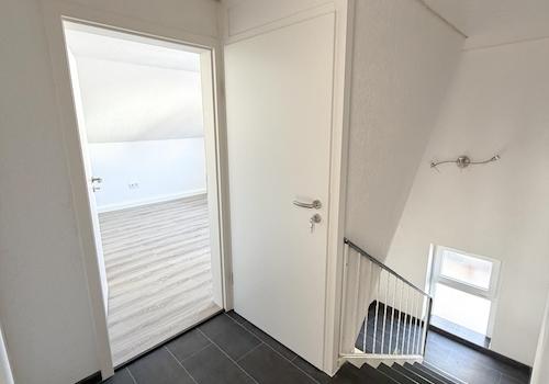 Flur OG mit Klimaschutztür