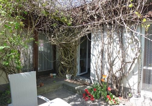 Terrasse (Küchentür offen)