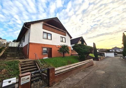 Freistehendes Familienhaus