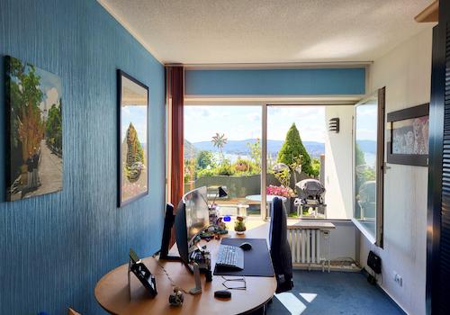 Arbeitszimmer mir Blick über den Rhein