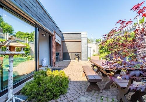 Garten am Terrassenfenster