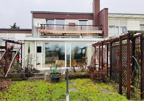 Garten mit Wintergarten