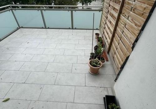 21 OG großer Balkon