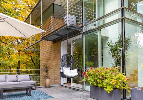 Glas und Lichtspiel vereinen Design und Natur.