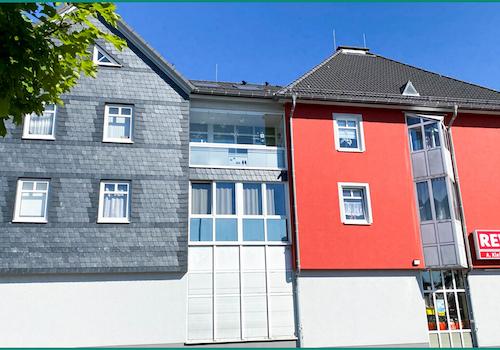 Seitenansicht des Gebäudes von der Straße