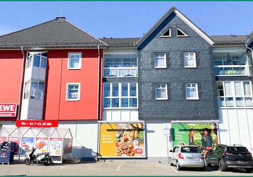 Außenbereich mit dem REWE-SB