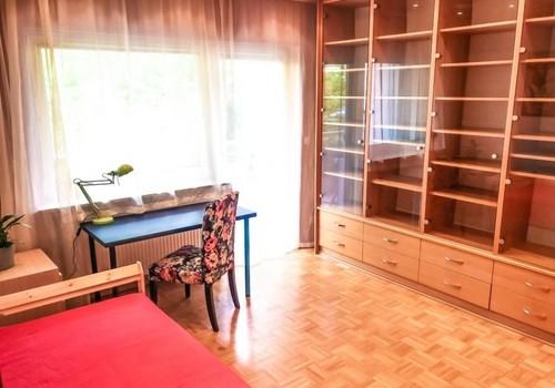 Arbeits- oder Kinderzimmer