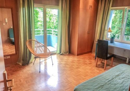 Schlafzimmer mit Balkon