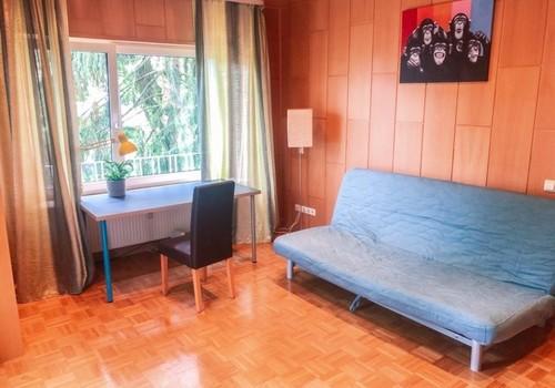 Schlafzimmer mit Balkon