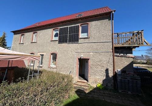 Rückansicht mit Balkon