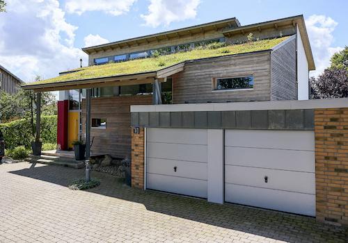 Doppelgarage mit elektr. Toren