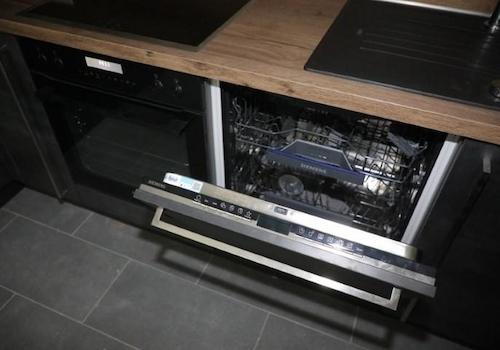 Hochwertige, neue Einbauküche