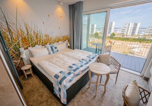 Zimmer mit Blick auf Marina