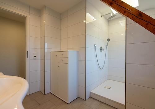 Modernes Badezimmer DG