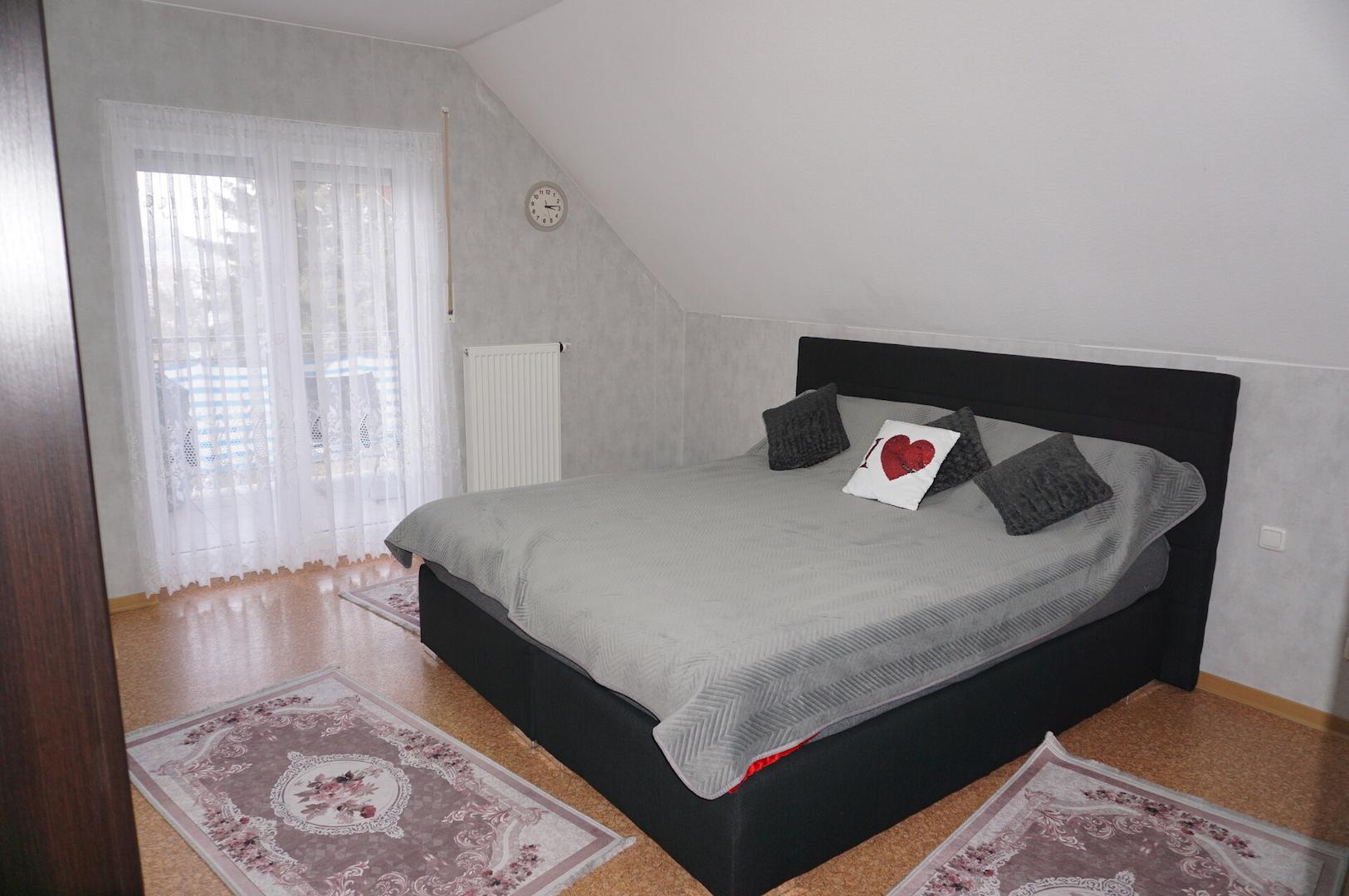 Schlafzimmer DG