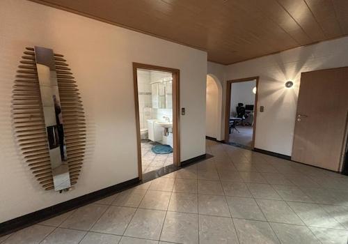 Stylische Heizung mit Spiegel