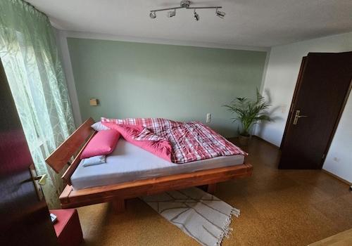 Zimmer 1 UG mit Zugang Bad