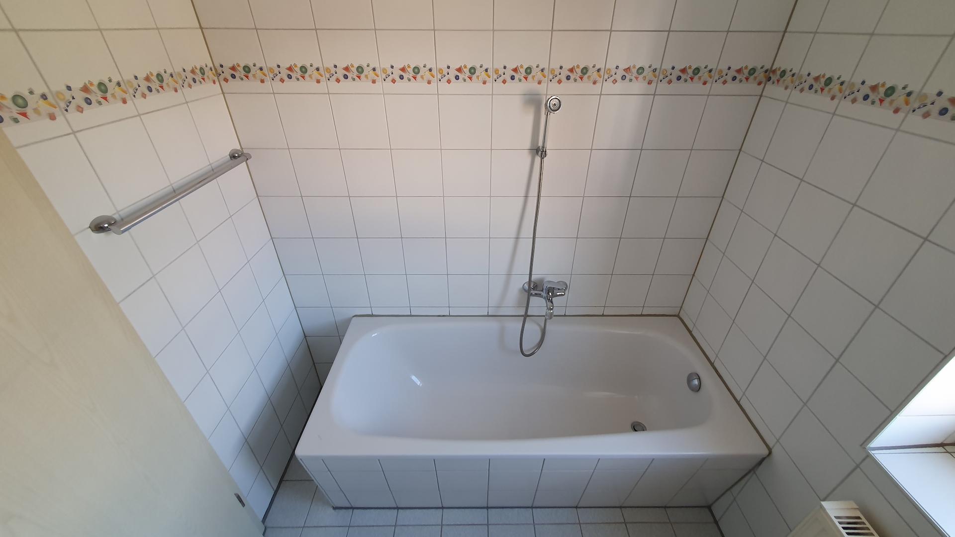 Bad mit Wanne