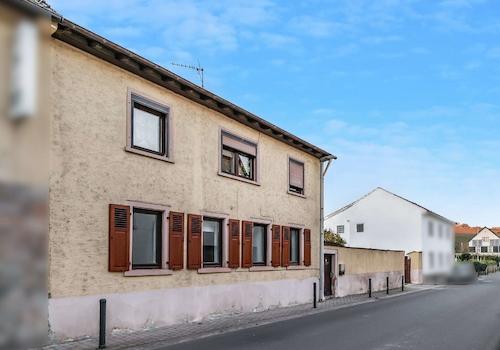 Haus - Straßenansicht