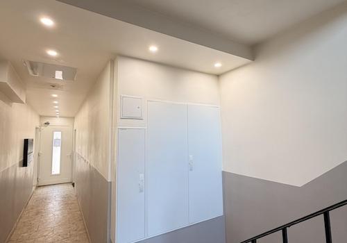 Treppenhaus mit Zählerschrank