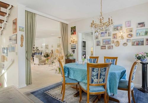 Eingangsdiele mit Essbereich (EG)