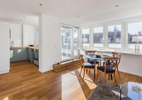 2-Zimmer-Dachgeschosswohnung mit Süd-West-Terrasse nahe Tegeler See