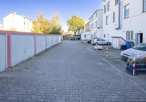 Aktuell zwei Parkplätze frei