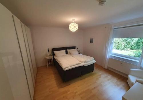 Schlafzimmer zum Garten