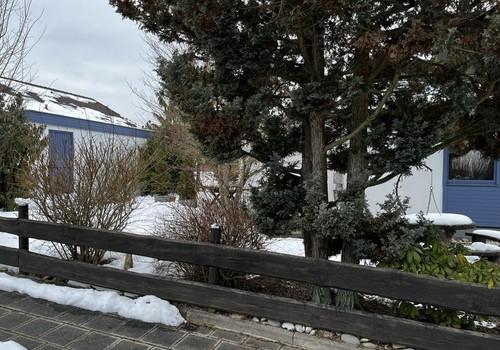 Straßenseite Garage/Küche Ost.