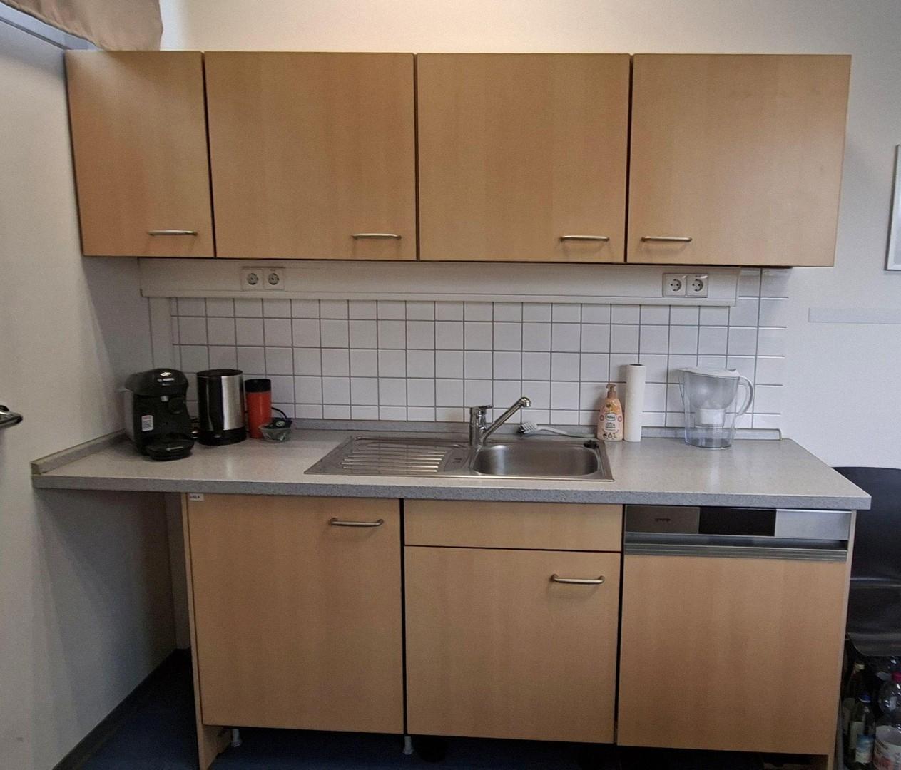 Küche rechts Kühlschr./Spülm.