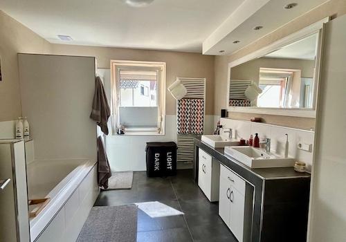 Hauptbad im OG mit 2 Waschbeck