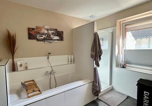 Hauptbad im OG mit Badewanne u