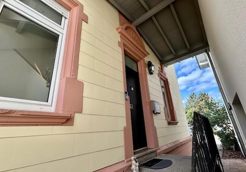 Überdachter Eingangsbereich