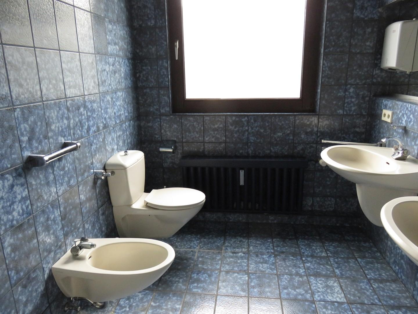 Bad 1 mittlere Etage