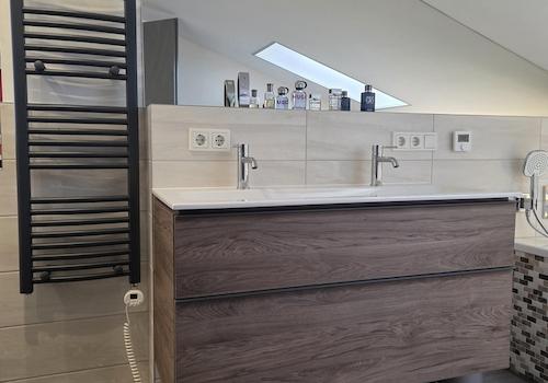 Bad OG mit Doppelwaschtisch