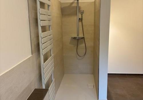 Dusche im oberen Bad