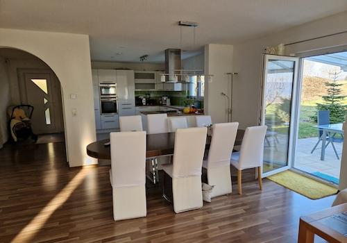 2.60 m langer Esstisch