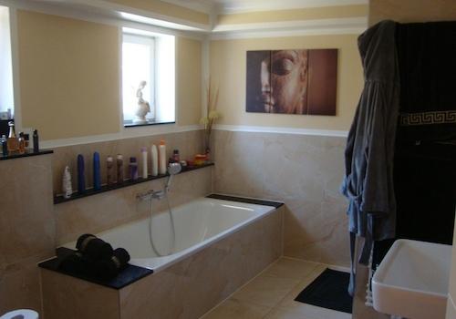 große moderne Bäder