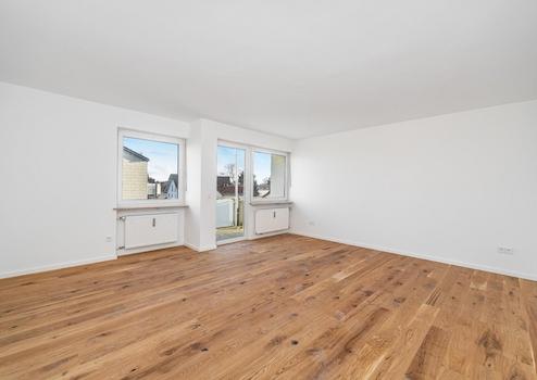 Erstbezug nach Sanierung: Lichtdurchflutete 4-Zimmer-Wohnung mit Balkon in Germering