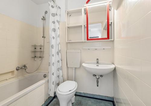 Badezimmer mit Badewanne