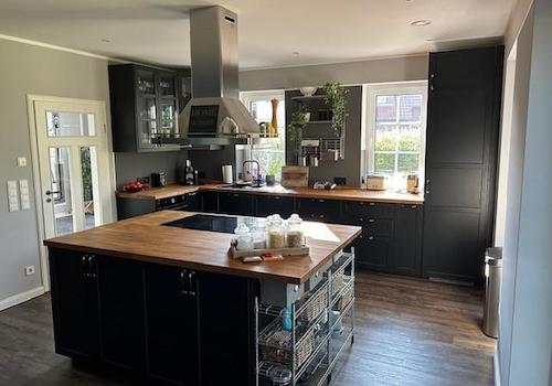 Küche mit Blick zum Flur